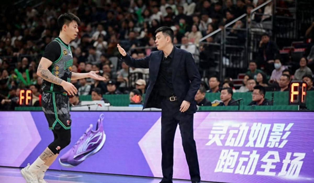 关于转折点上海海港门线救险；CBA季后赛赛后攻防权衡；气氛紧张；心理建设被强调的信息